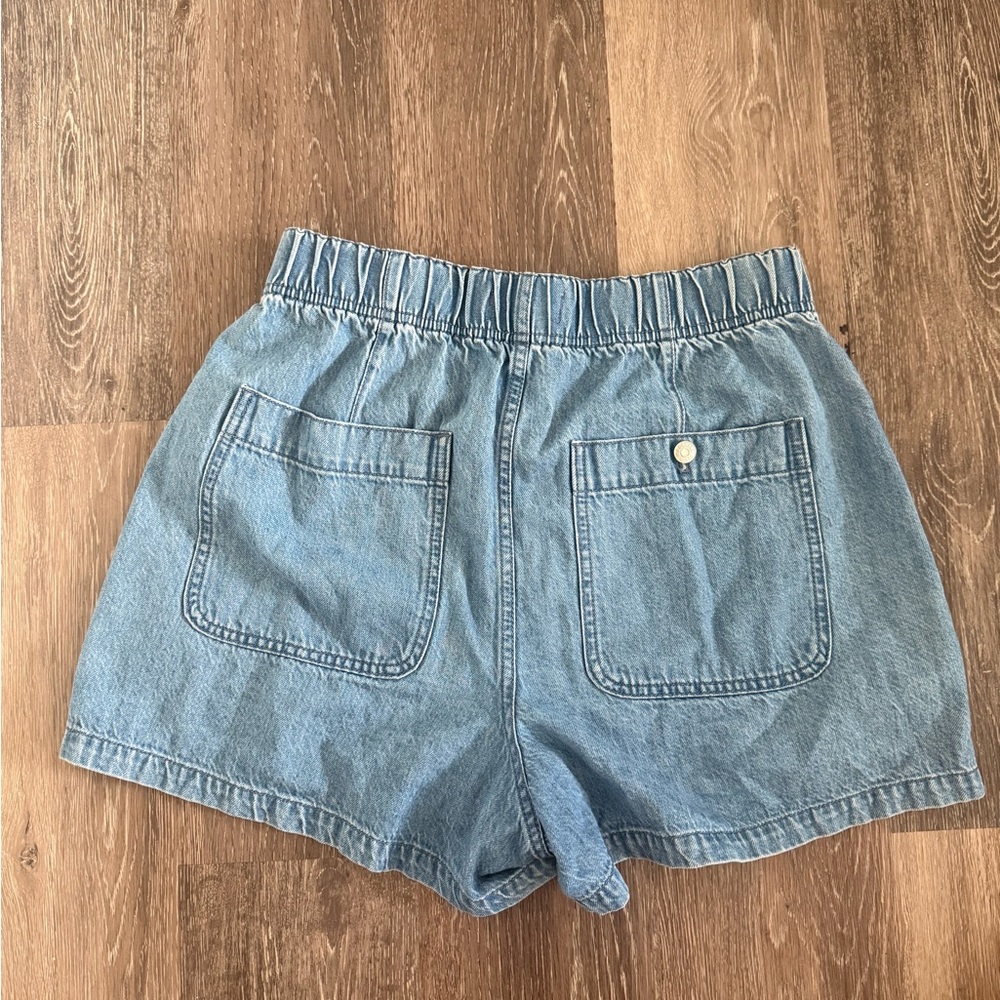 Denim Elastic-Waist Women’s Shorts - Light Blue - Picture 2 of 3